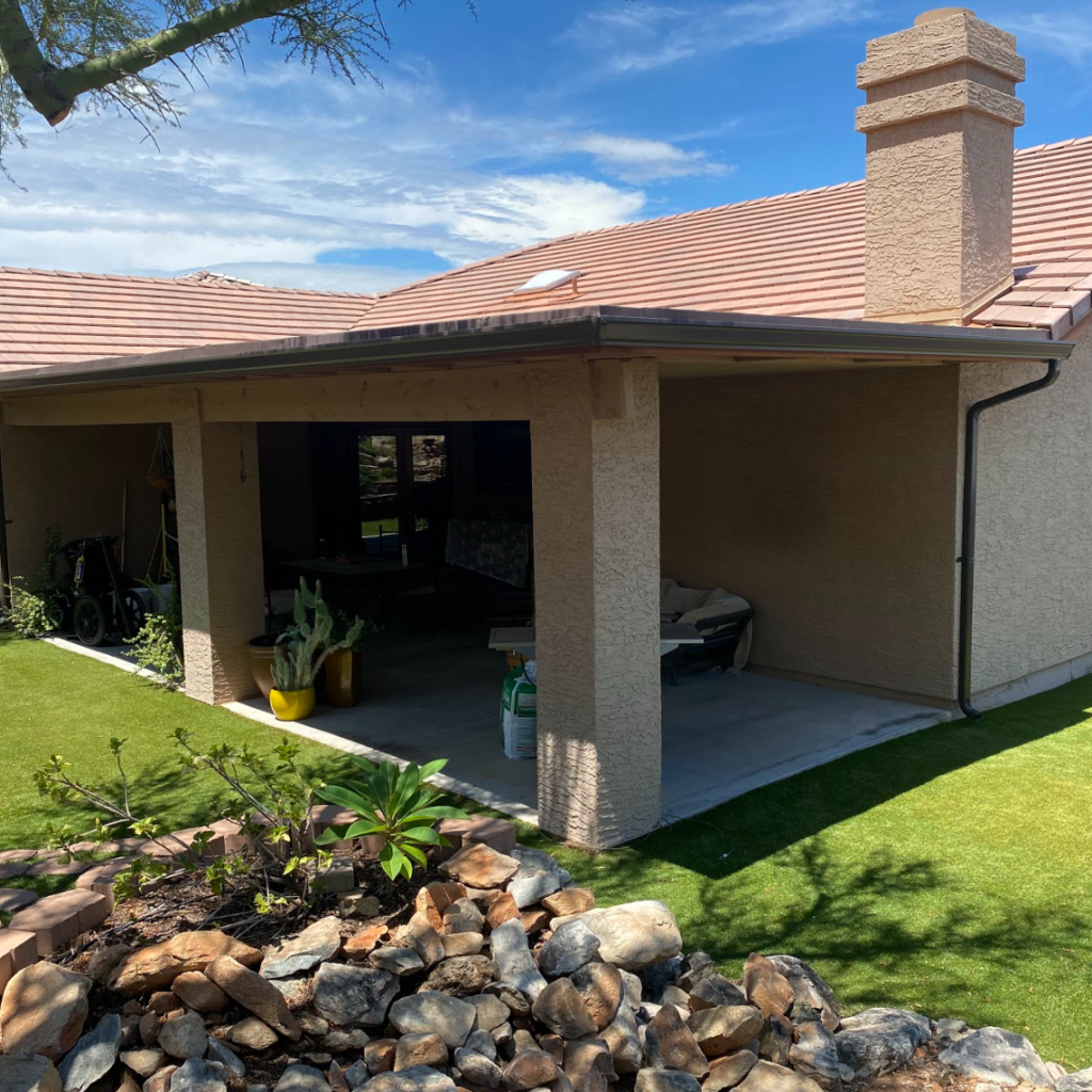 Black seamless gutters on Arizona website